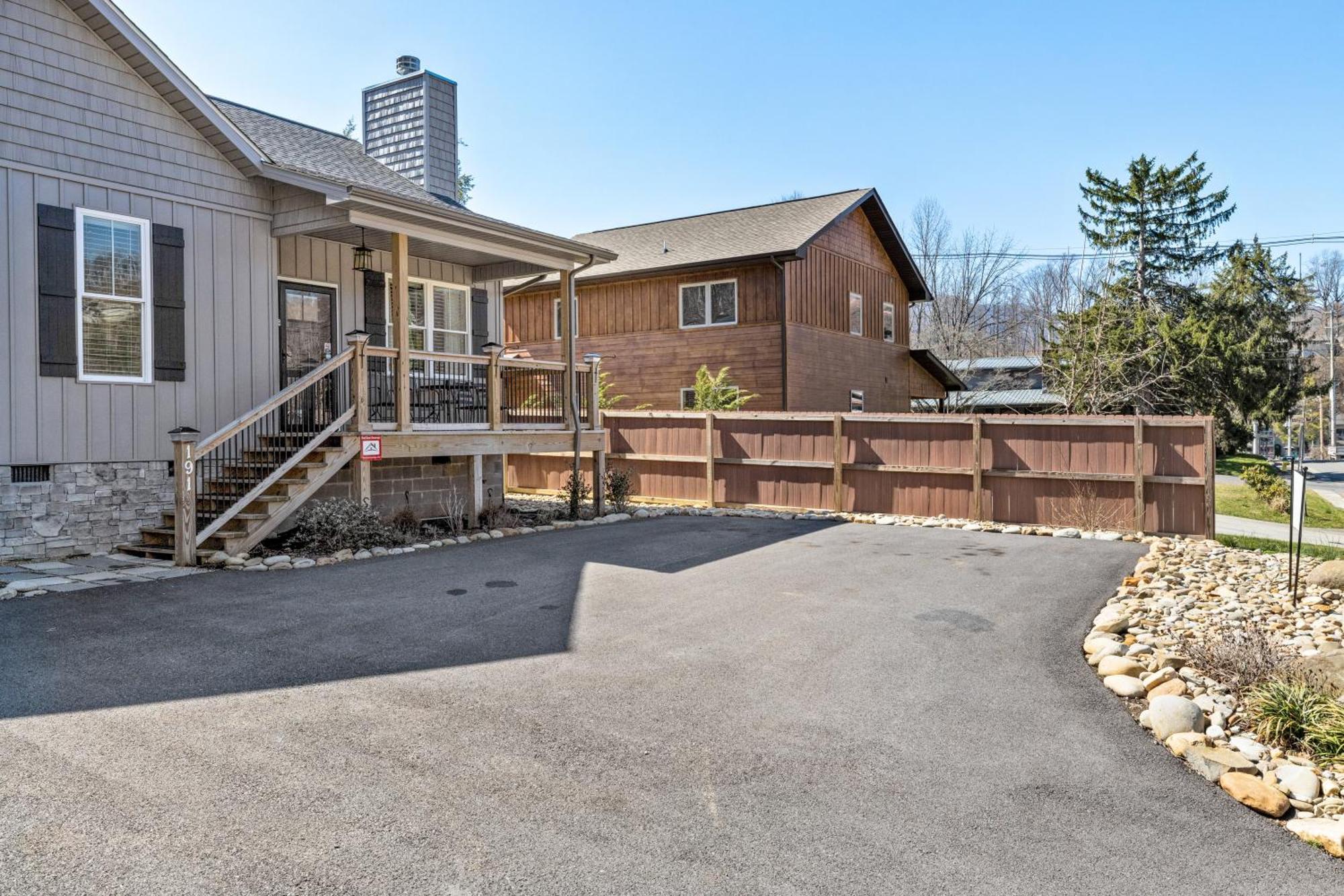 Bear Pass Is A 3 Bed 2 Bath Craftsman Style Home Located Within Walking Distance To Dt Gatlinburg Eksteriør billede