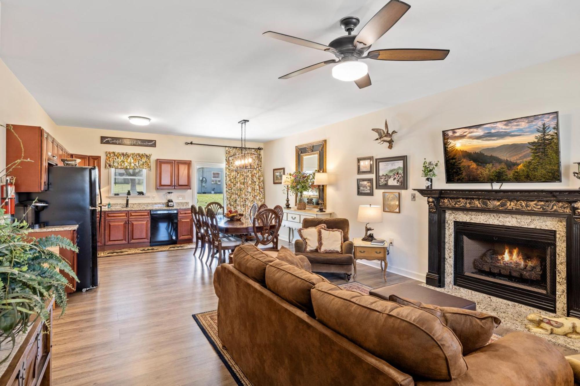 Bear Pass Is A 3 Bed 2 Bath Craftsman Style Home Located Within Walking Distance To Dt Gatlinburg Eksteriør billede