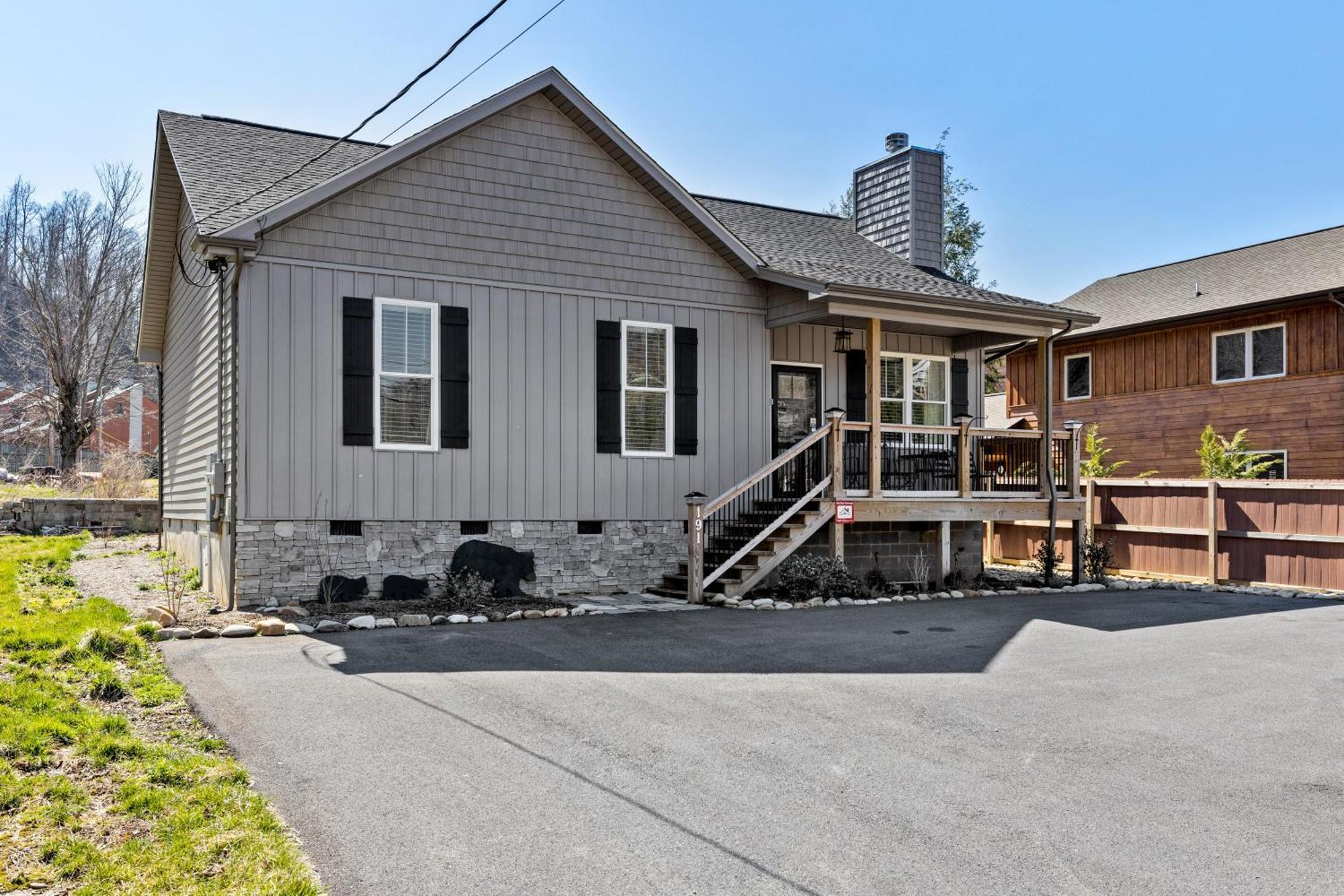 Bear Pass Is A 3 Bed 2 Bath Craftsman Style Home Located Within Walking Distance To Dt Gatlinburg Eksteriør billede