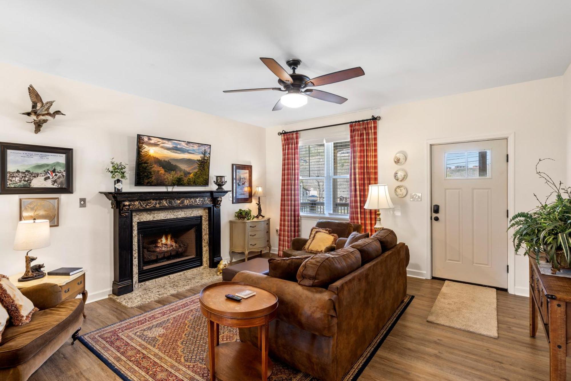 Bear Pass Is A 3 Bed 2 Bath Craftsman Style Home Located Within Walking Distance To Dt Gatlinburg Eksteriør billede